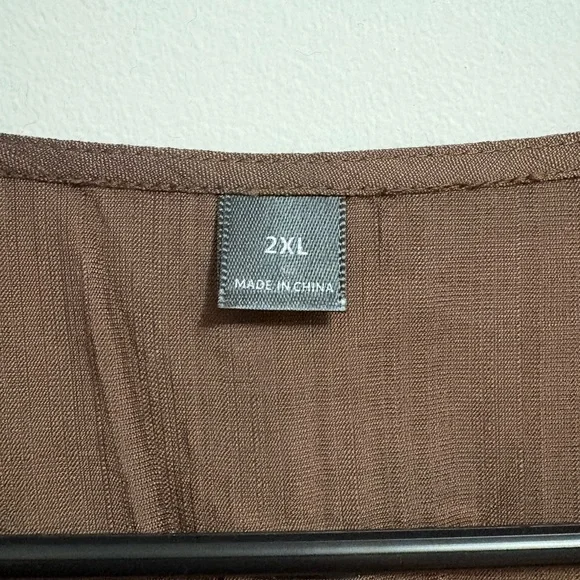 Sleeveless Brown V-Neck Top - Picture 4 of 4